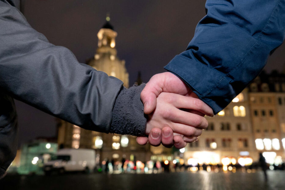 Am Abend des 13. Februar werden wieder Tausende Dresdner einen Ring um die Altstadt ziehen.