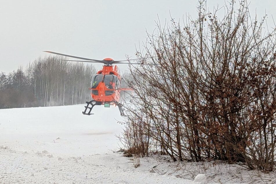 Ein Rettungshubschrauber brachte den schwer verletzten Mann dann in eine Hamburger Klinik.