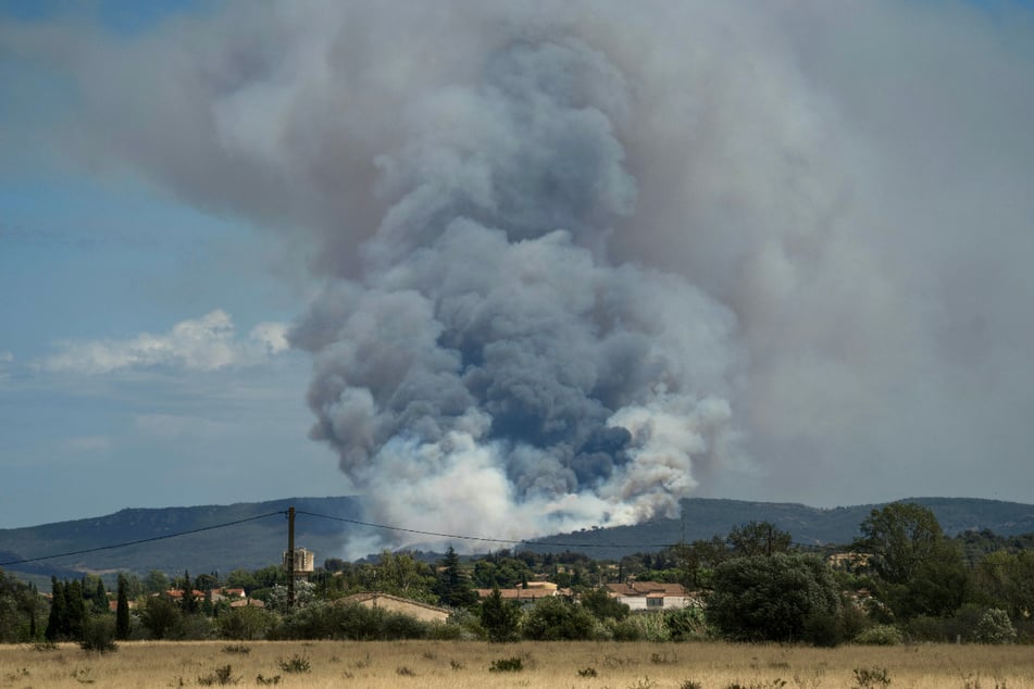 Das Feuer brach nahe der südfranzösischen Stadt Narbonne aus.