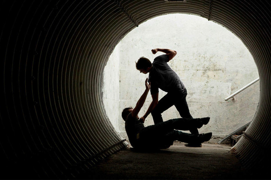 Am Donnerstagabend wurden zwei Jugendliche in Leipzig von einem 28-Jährigen geschlagen und beraubt. (Symbolbild)