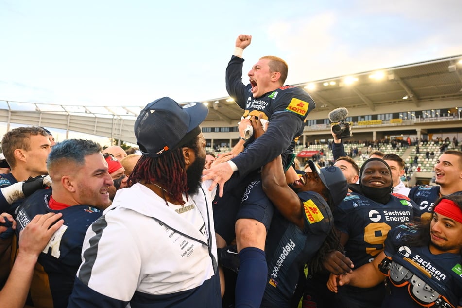 Nach dem Sieg im Halbfinale hatten die Dresden Monarchs allen Grund zu feiern.