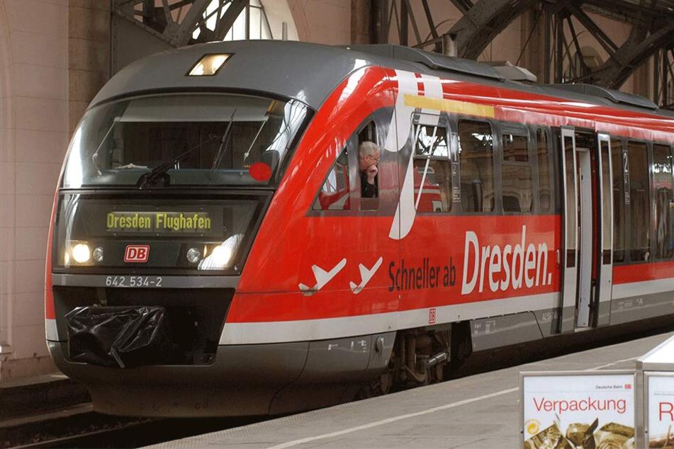 Für 2,40 Euro geht es mit der S-Bahn zum Airport.