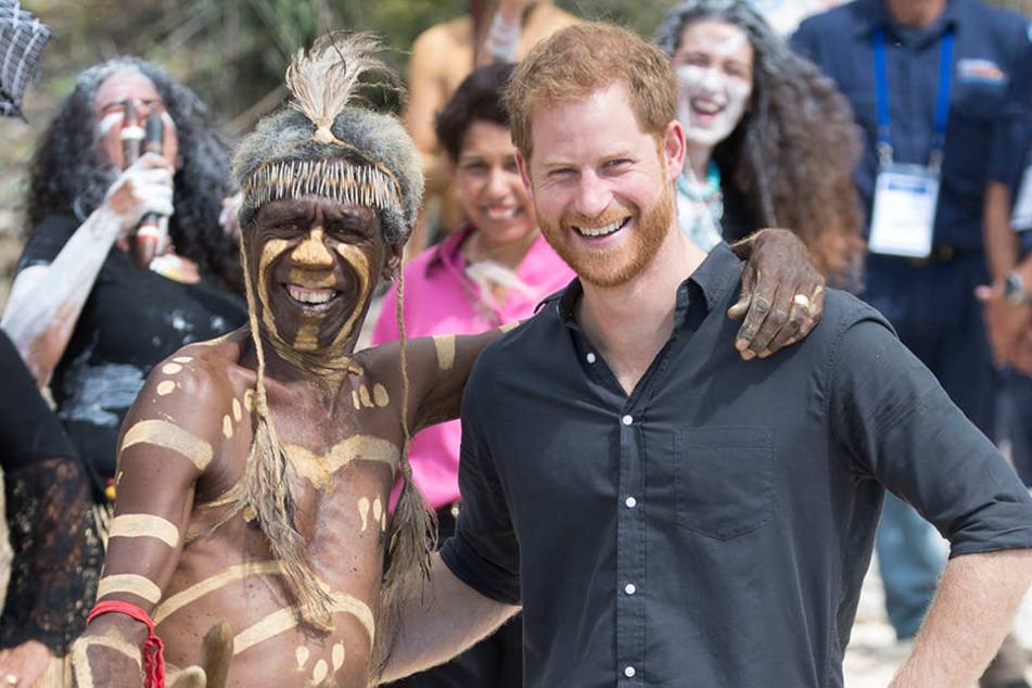 Prinz Harry zeigt auf seiner Reise keine Berührungsängste.