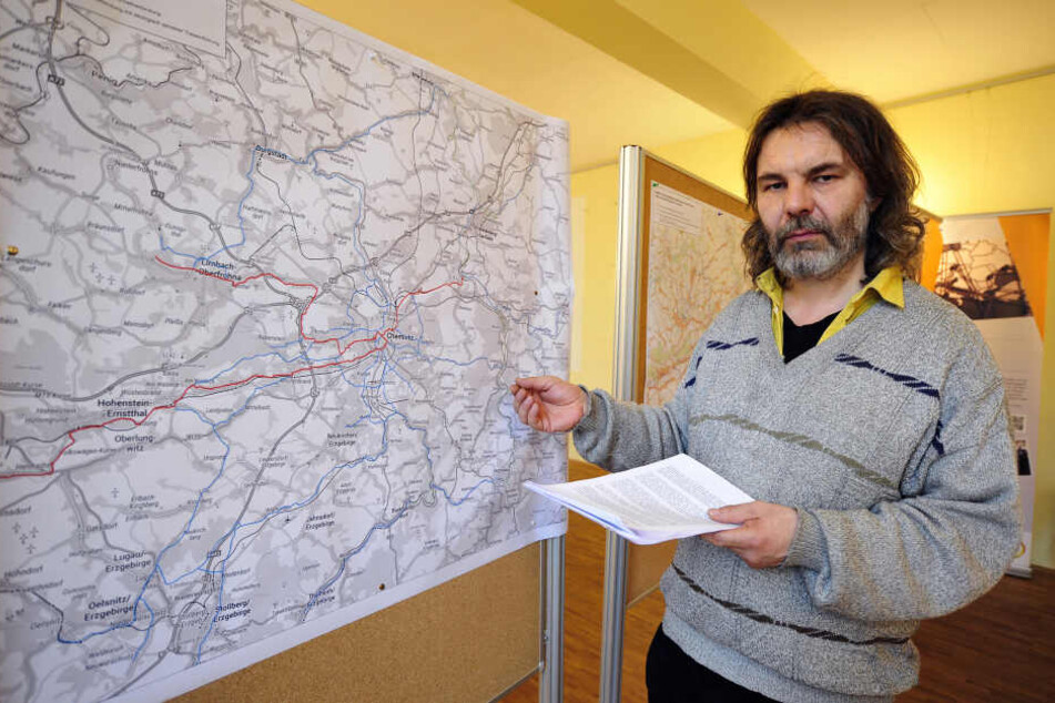 Reiner Amme (52) hat das alternative Konzept in der Schublade liegen. Es zeigt, wie einfach es sein kann, neue Radschnellwege zu schaffen.