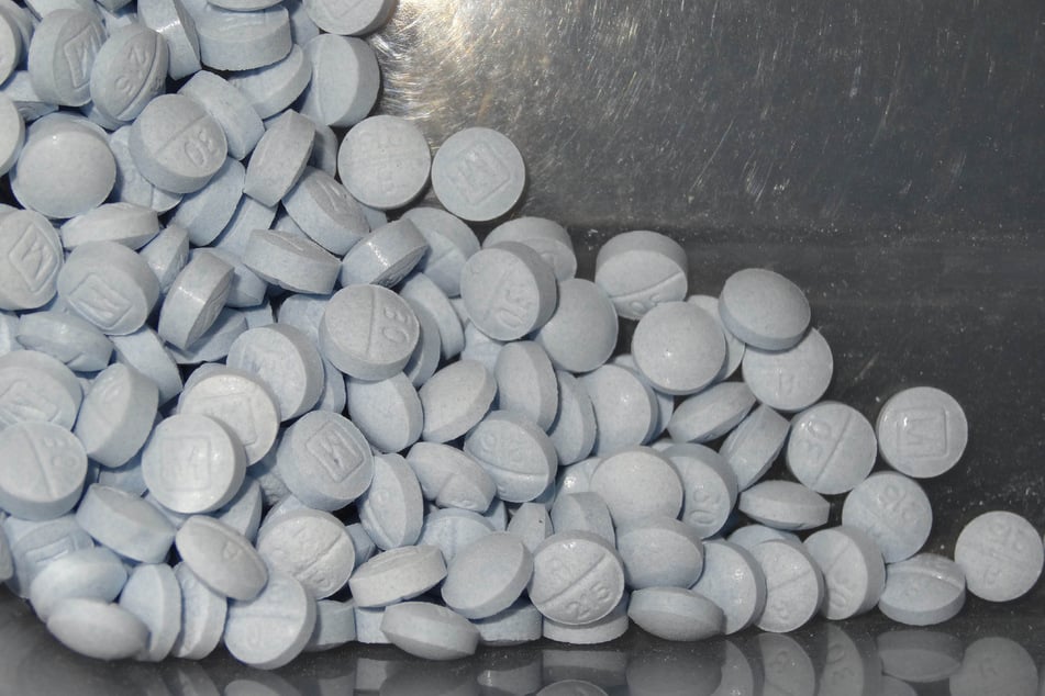 Gefälschte, mit Fentanyl gestreckte Oxycodon-Pillen. Mit der im Jahr 2022 in den USA beschlagnahmten Menge der Droge Fentanyl hätten theoretisch alle Einwohner des Landes getötet werden können.