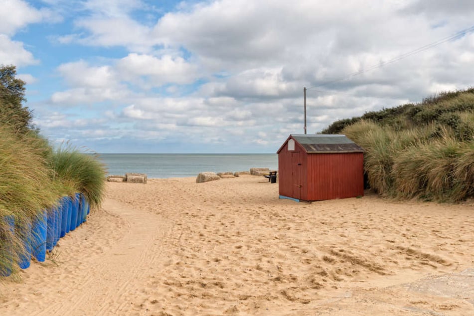 Am idyllischen Strand von Hemsby mussten jetzt Häuser evakuiert werden.