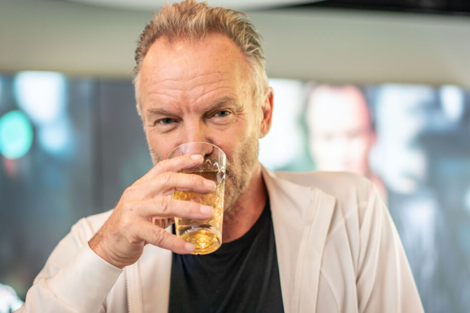 Schmeckt! Sting kostet vom Schobbe.
