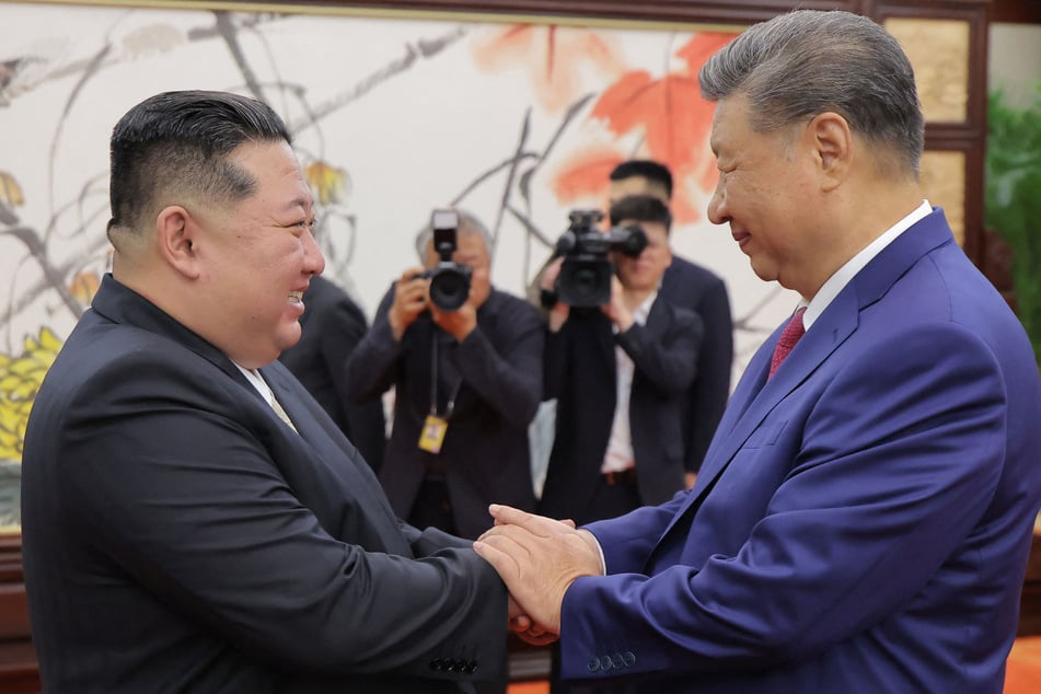North Korean leader Kim Jong Un (l.) made a rare visit to China earlier this month.