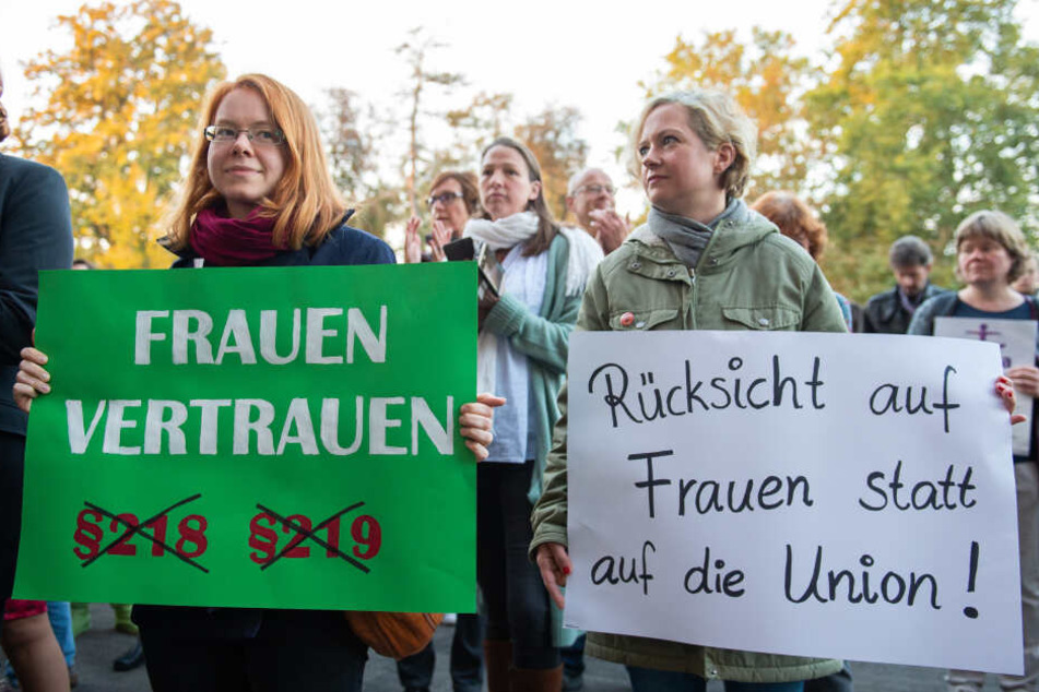 Die Demonstrationen in Hessen waren Teil des Aktionstages unter dem Motto "Jetzt erst recht! Sexuelle Selbstbestimmung ist nicht verhandelbar" (Symbolbild).