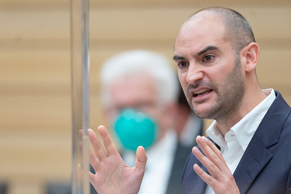 Laut Baden-Württembergs Finanzminister Danyal Bayaz (37, Grüne) sollen mehr als 1200 neue Stellen geschaffen werden - unter anderem bei der Justiz, in Schulen und Gesundheitsämtern.