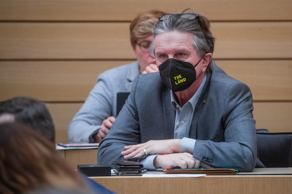 Manfred Lucha (61, Bündnis 90/Die Grünen) möchte die aktuellen Masken-Regelungen beibehalten.