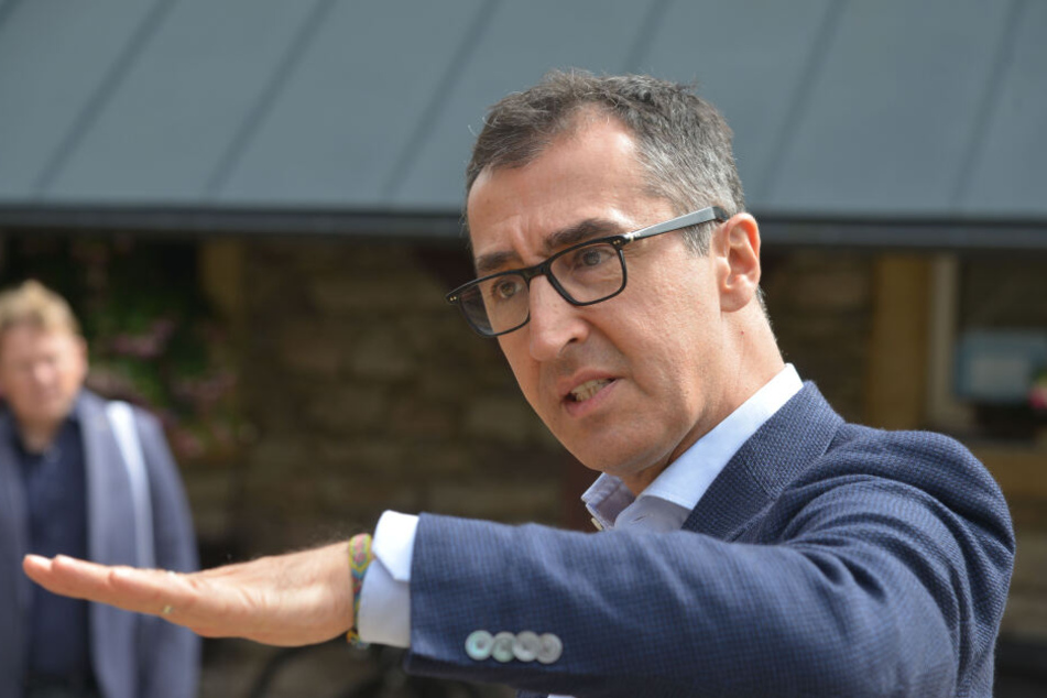 Nach seinem Besuch bei der Firma Huss kam Cem Özedmir mit Bürgern ins Gespräch.