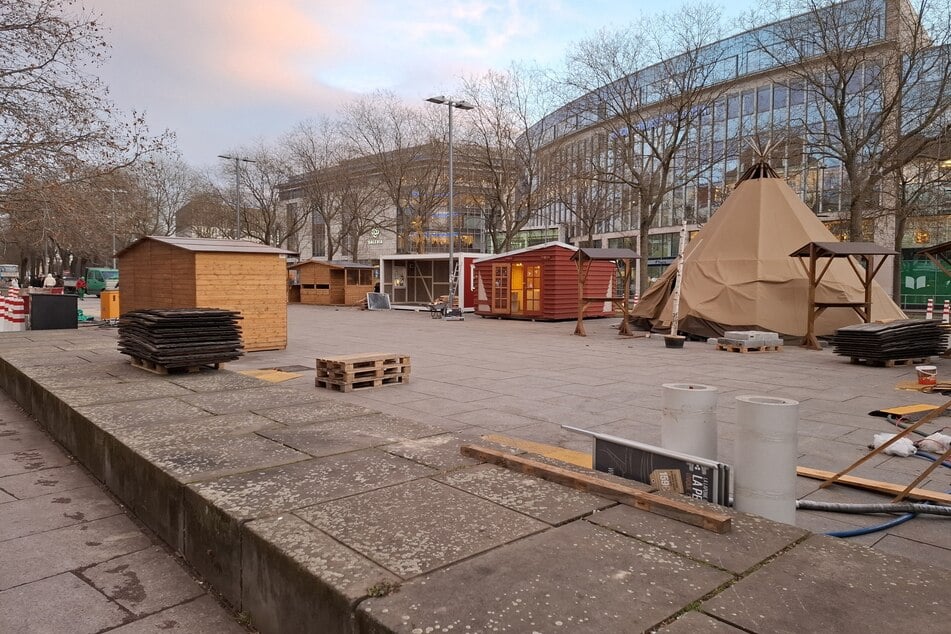 Nach dem Silvestertag begannen am Dr.-Külz-Ring die Abbau-Arbeiten des "Finn Village".