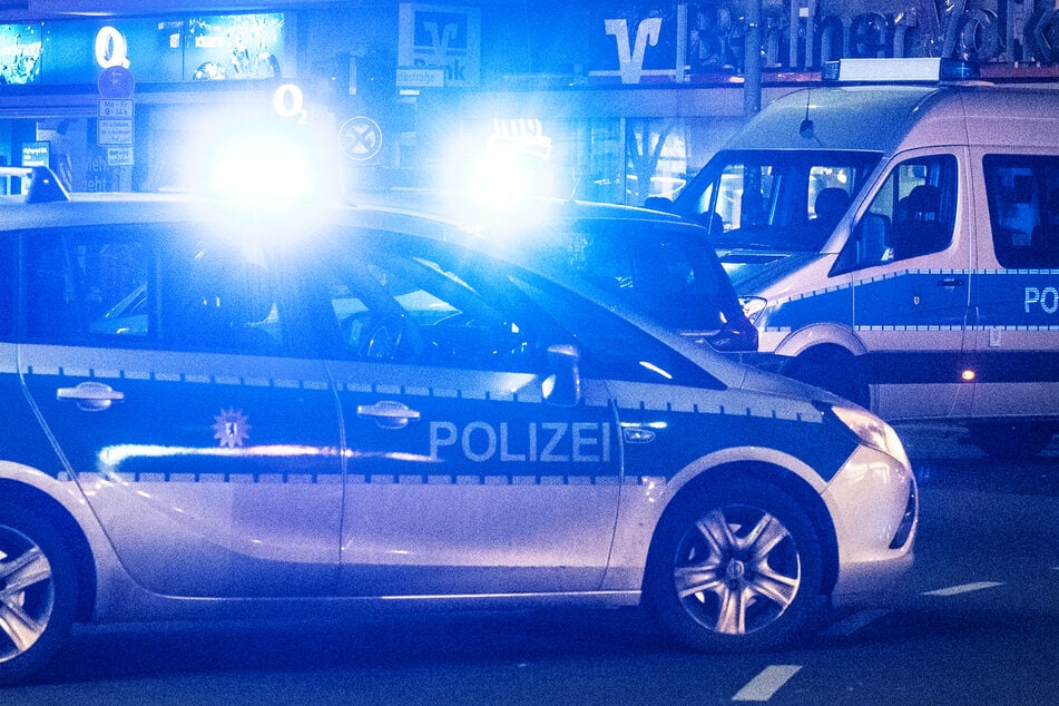 Polizisten eilten zu der Gaststätte am Wilhelmsplatz und überwältigten den 32-Jährigen. (Symbolbild)