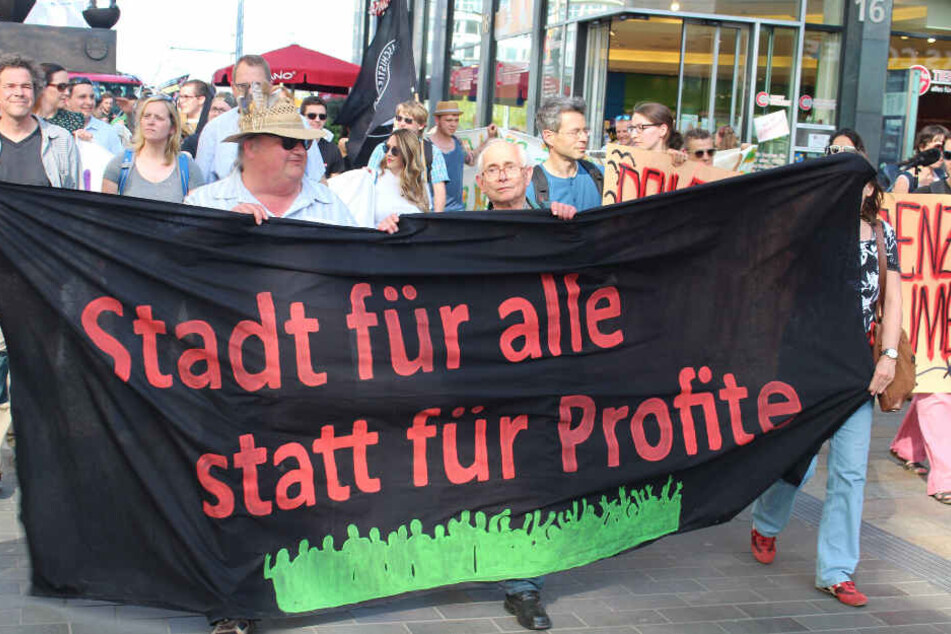 Der Protestzug "Mietenwahnsinn stoppen" startet um 14 Uhr am Bayerischen Platz..