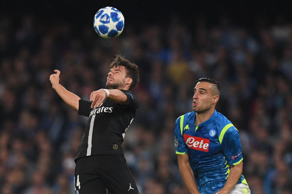Juan Bernat (l) erzielte in der Champions League gegen Neapel den Führungstreffer.