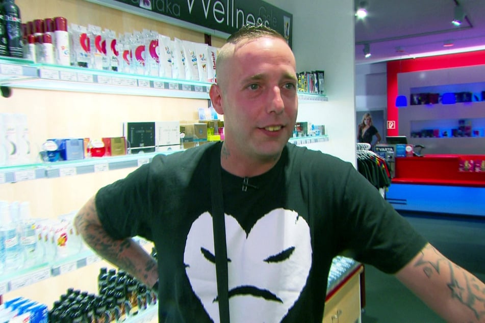 Chris (34) hält weiter an seiner Pornokarriere fest.