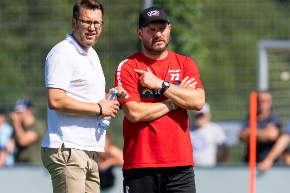 Regelmäßig unterhalten sich SCP-Manager Martin Przondziono und Trainer Steffen Baumgart über Jugendspieler.