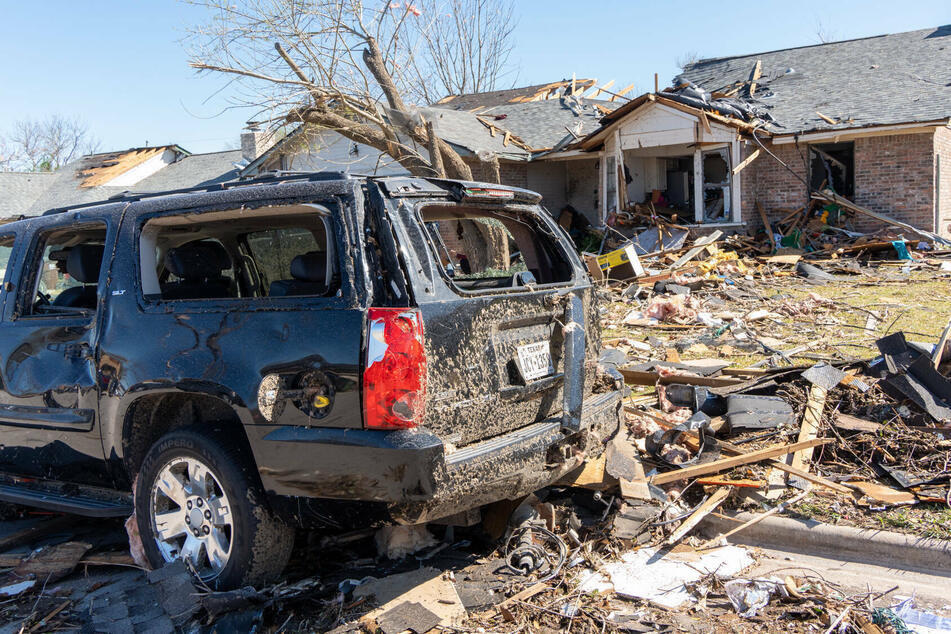 The tornado did some serious damage done in Round Rock, Texas.