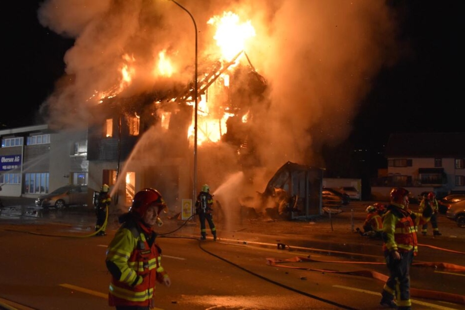 Das Familienhaus brannte lichterloh.