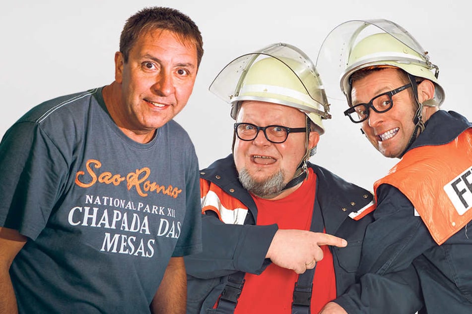 Thomas Böttcher (l.) hat gut strahlen: Nach seinem Rauswurf beim Radio macht er jetzt eben Karriere beim „Radeberger Biertheater“ (hier mit Schauspieler-Kollegen Thomas Rauch und Holger Blum, v.r.).