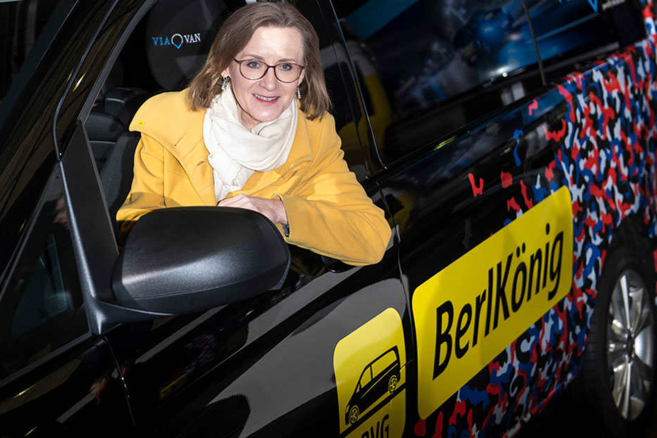 Die Vorstandsvorsitzende der BVG Sigrid Nikutta stellt den "BerlKönig" vor.