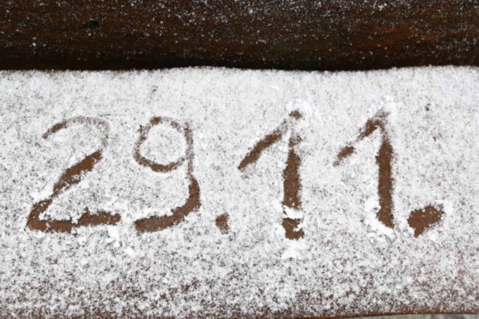 Es geht langsam los. Am Fichtelberg werden die Schneedecken häufiger.
