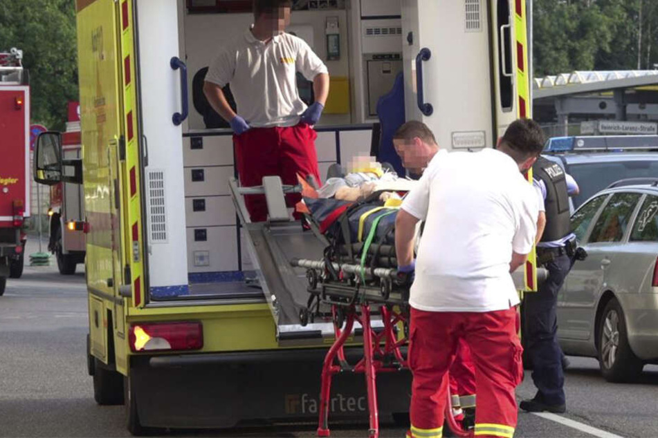 Der verletzte Opel-Fahrer musste in ein Krankenhaus gebracht werden.