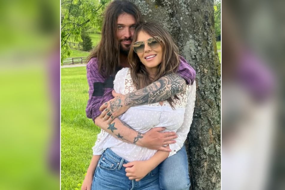 Vor ein paar Wochen machten Elizabeth Hurley (59) und Billy Ray Cyrus (63) ihre Beziehung öffentlich.