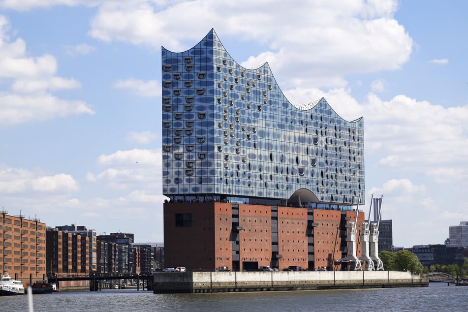Die Schiffsreise 2027 nach Hamburg (hier im Bild die Elbphilharmonie) befindet sich noch in der Planung.