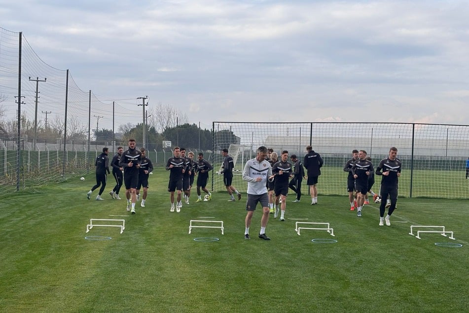 Ohne Robin Meißner und Dmytro Bohdanov startet das Dynamo-Training am Morgen.