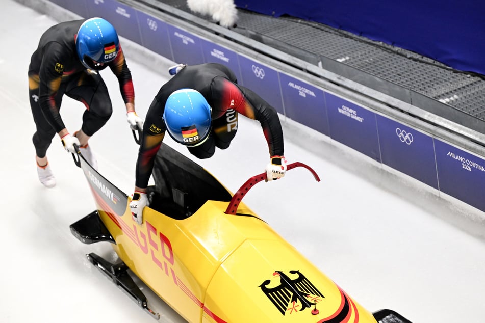 Der Sieg im Zweierbob ist für Francesco Friedrich und Anschieber Alexander Schüller (28) fast schon außer Reichweite.