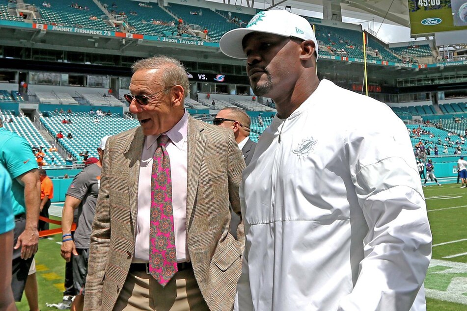 Miami Dolphins owner Stephen Ross (l) and now-former Dolphins head coach Brian Flores (r) in 2019.