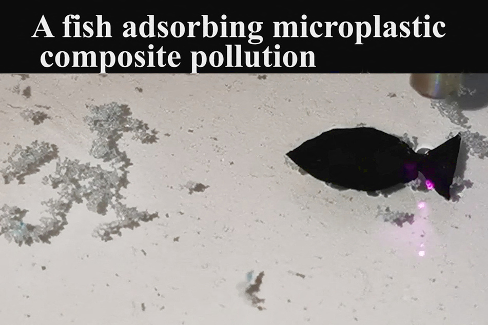 Light is all the fish-bot needs to swim around and scoop up microplastics in the ocean.