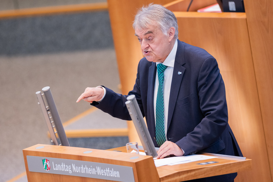 NRW-Innenminister Herbert Reul (70, CDU) sieht keine steigende Gewaltkriminalität bei Messerattacken.