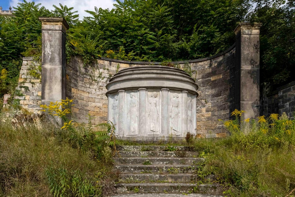 "Würde sich im Grab umdrehen": Das Mausoleum unterhalb des Schlosses ist die letzte Ruhestätte von Karl August Lingner (1861-1916).