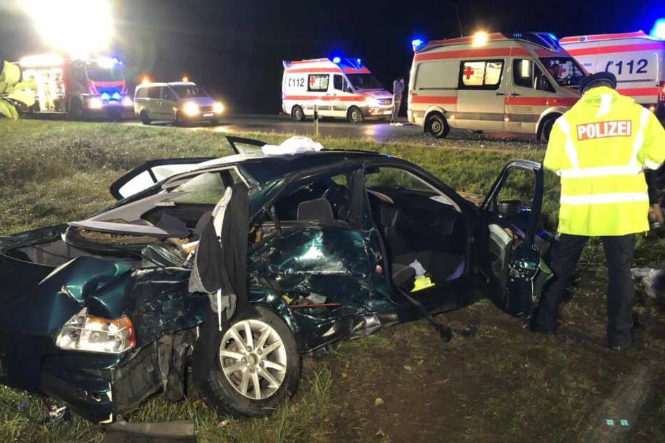 Die Insassen der Autos wurden schwer verletzt.