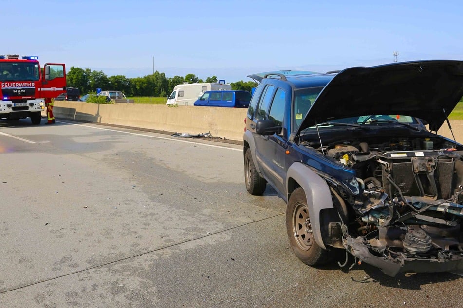 Am Sonntag ist ein Auto auf der A7 bei Neumünster Nord in eine Leitplanke gekracht.