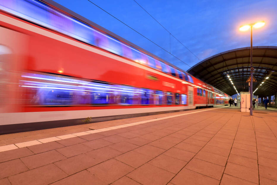Bus- und Bahnfahren in Sachsen-Anhalt wird ab dem 1. August wieder einmal teurer.