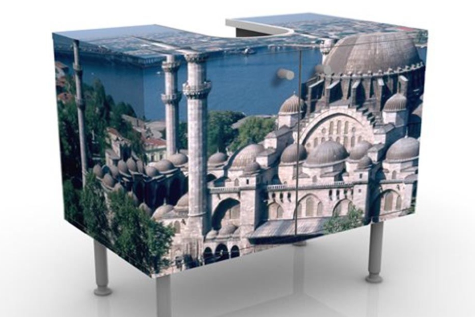 Auch dieser Schrank mit der Sultan-Ahmed-Moschee in Istanbul wurde angeboten.