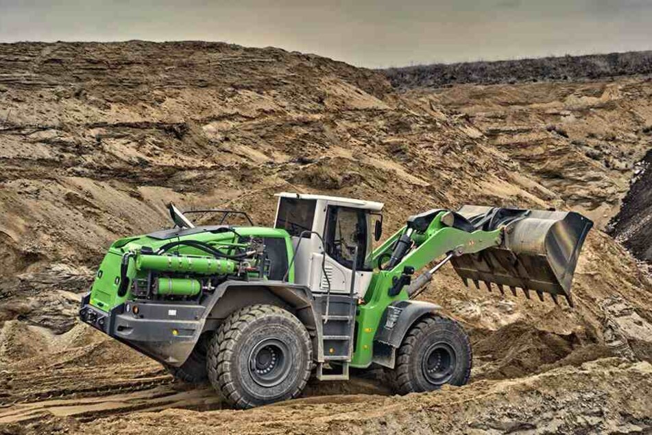 Bald fahrerlos allein auf der Baustelle: Die TU will Bagger automatisieren.