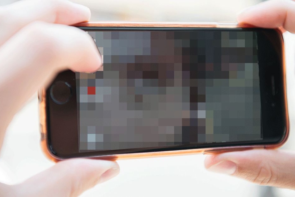 Die Täter drehten Videos der Tat und luden sie bei Snapchat hoch (Symbolbild).