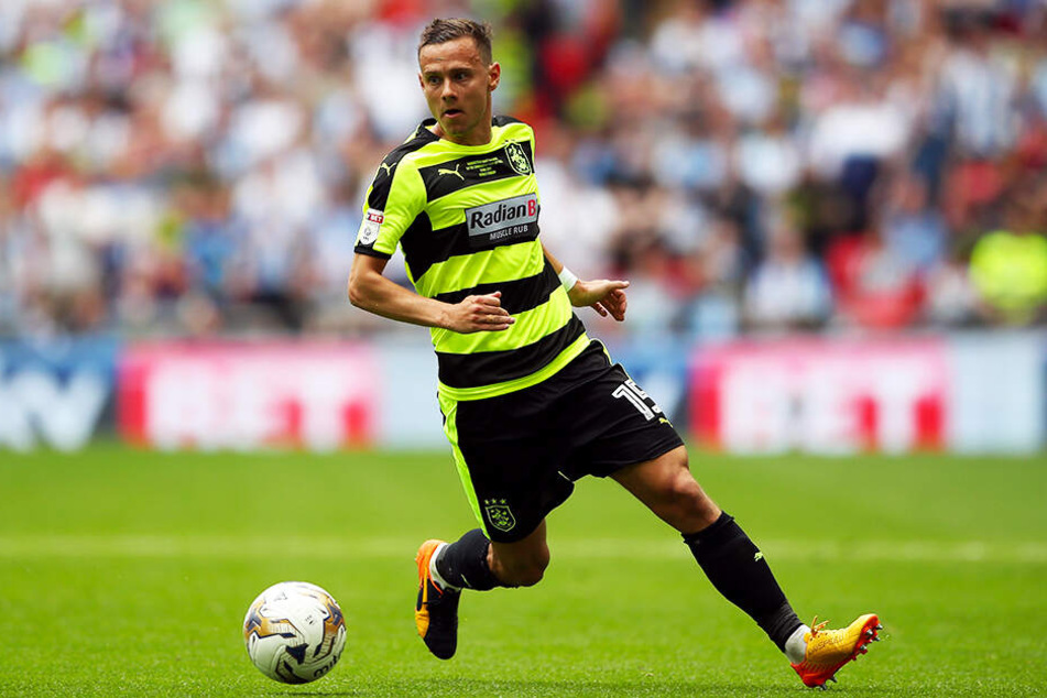 Der Ex-Chemnitzer und Dortmunder Chris Löwe ist mit Huddersfield Town aus der Premier League abgestiegen.