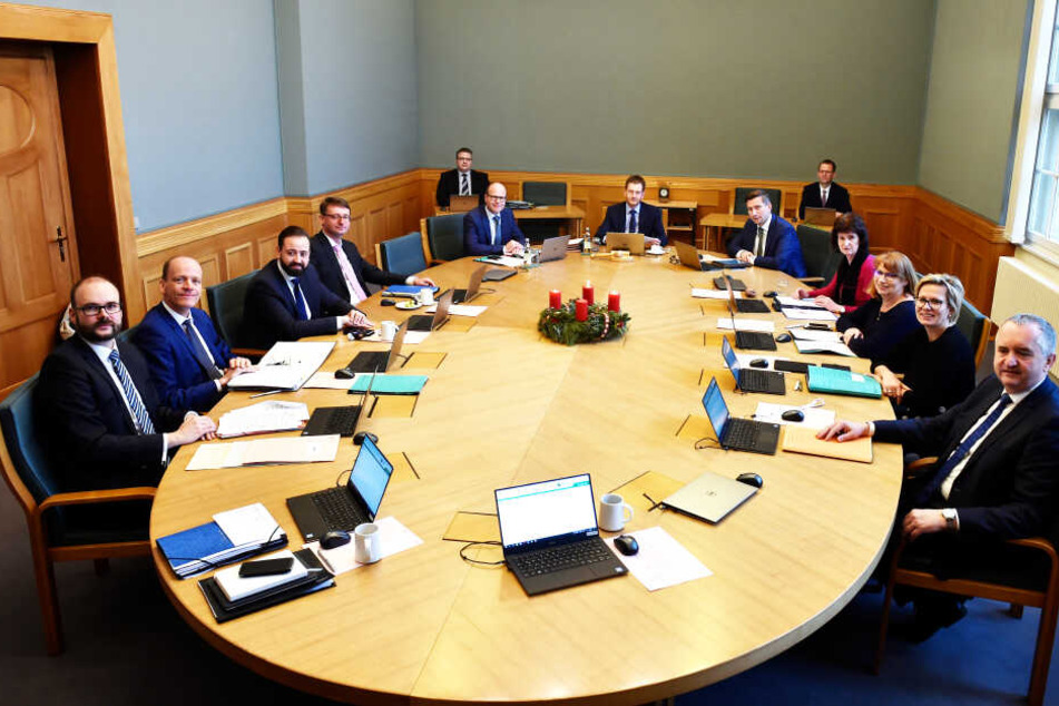 Kretschmers Kabinetts-Karussell: Wer geht, wer bleibt und wer was