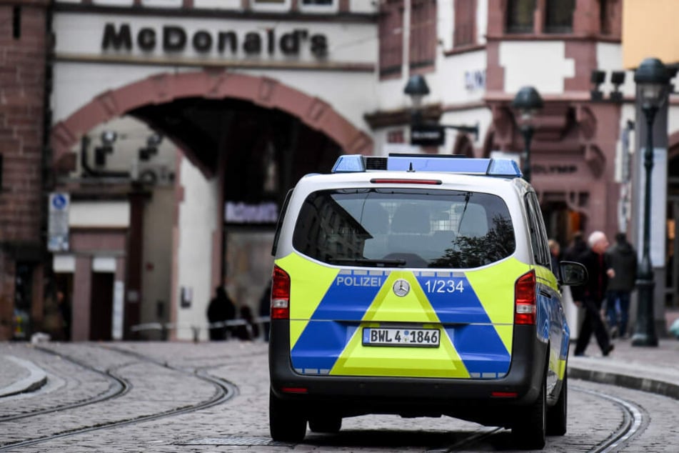 Die Polizei nahm im Zuge der Gruppenvergewaltigung in Freiburg den nächsten Tatverdächtigen fest. (Symbolbild)