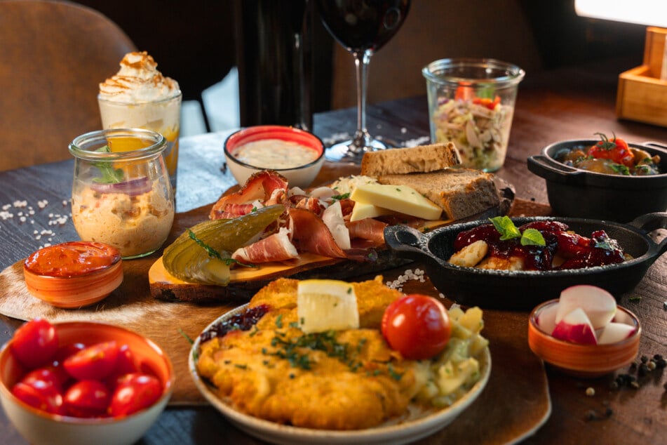 Österreichische Tapas und Bier-Happy-Hour: Das gibt's Neues im Almrausch