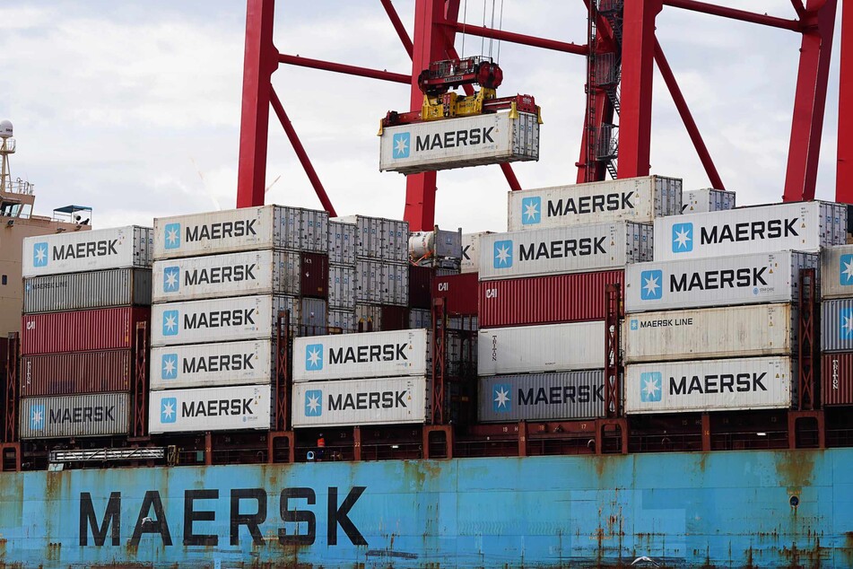 Maersk hatte seine Containerschiffe Mitte Dezember angewiesen, vorübergehend nicht mehr durch das Rote Meer zu fahren. Stattdessen wurden Frachter über Südafrika umgeleitet.
