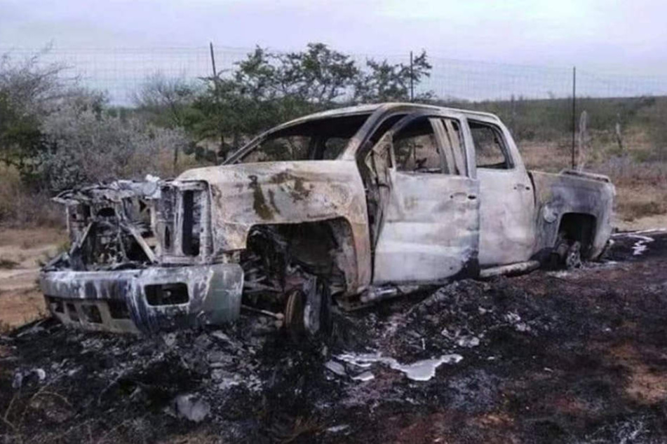 Mehrere Fahrzeuge wurden in Brand gesetzt.