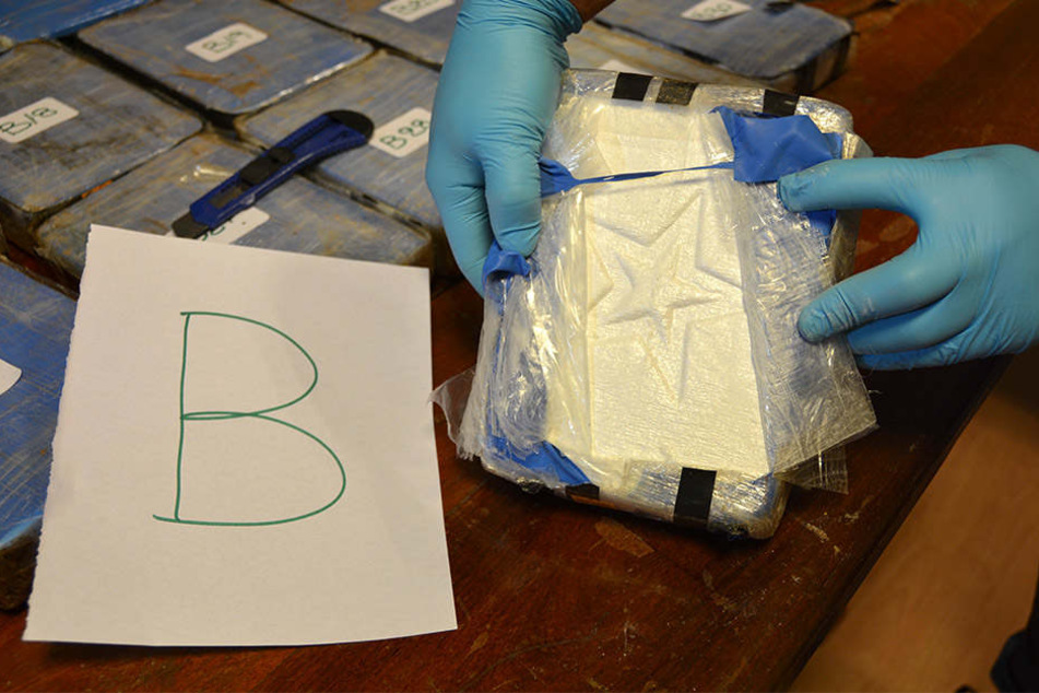 Ein Paket Kokain mit einem Sternensymbol, das in einem Gebäude der russischen Botschaft zu Argentinien in Buenos Aires gefunden wurde.