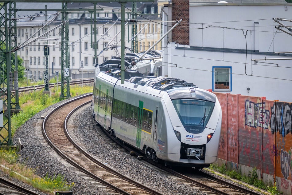 Aktuell kommt es zu Ausfällen auf der Strecke des RE 3 (Hof - Chemnitz - Dresden). (Archivbild)